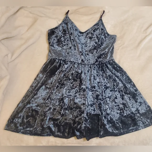 Blue velvet romper - Picture 2 of 8